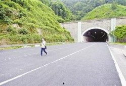 真武山隧道爆料视频播放,独家爆料视频带你探秘神秘隧道